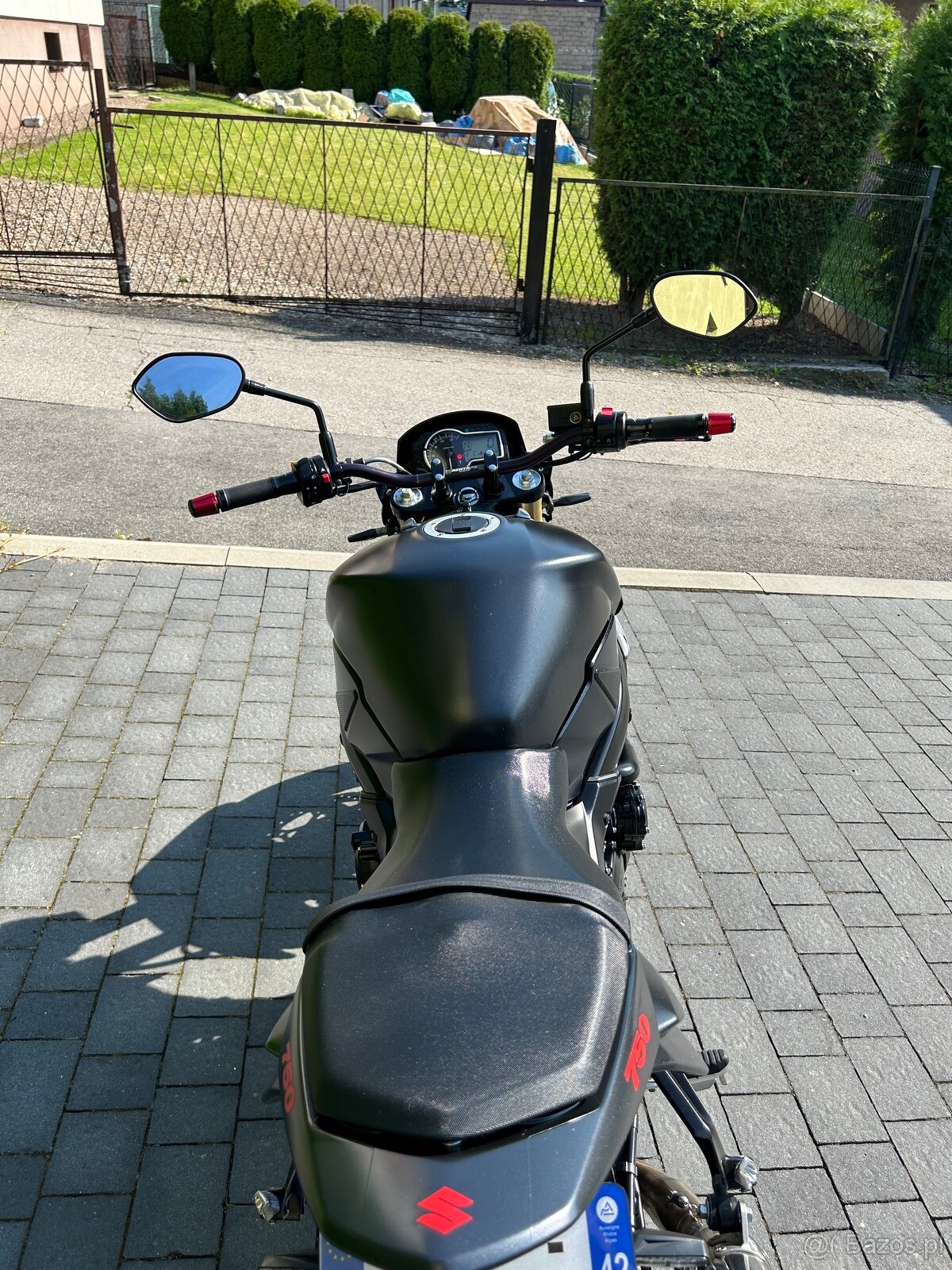 Suzuki GSR 750 - 5