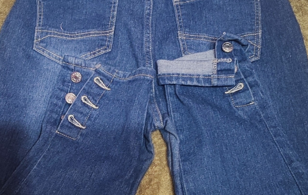 Dżinsy niebieskie, z guzikami na nogawkach, rozm. L - 5