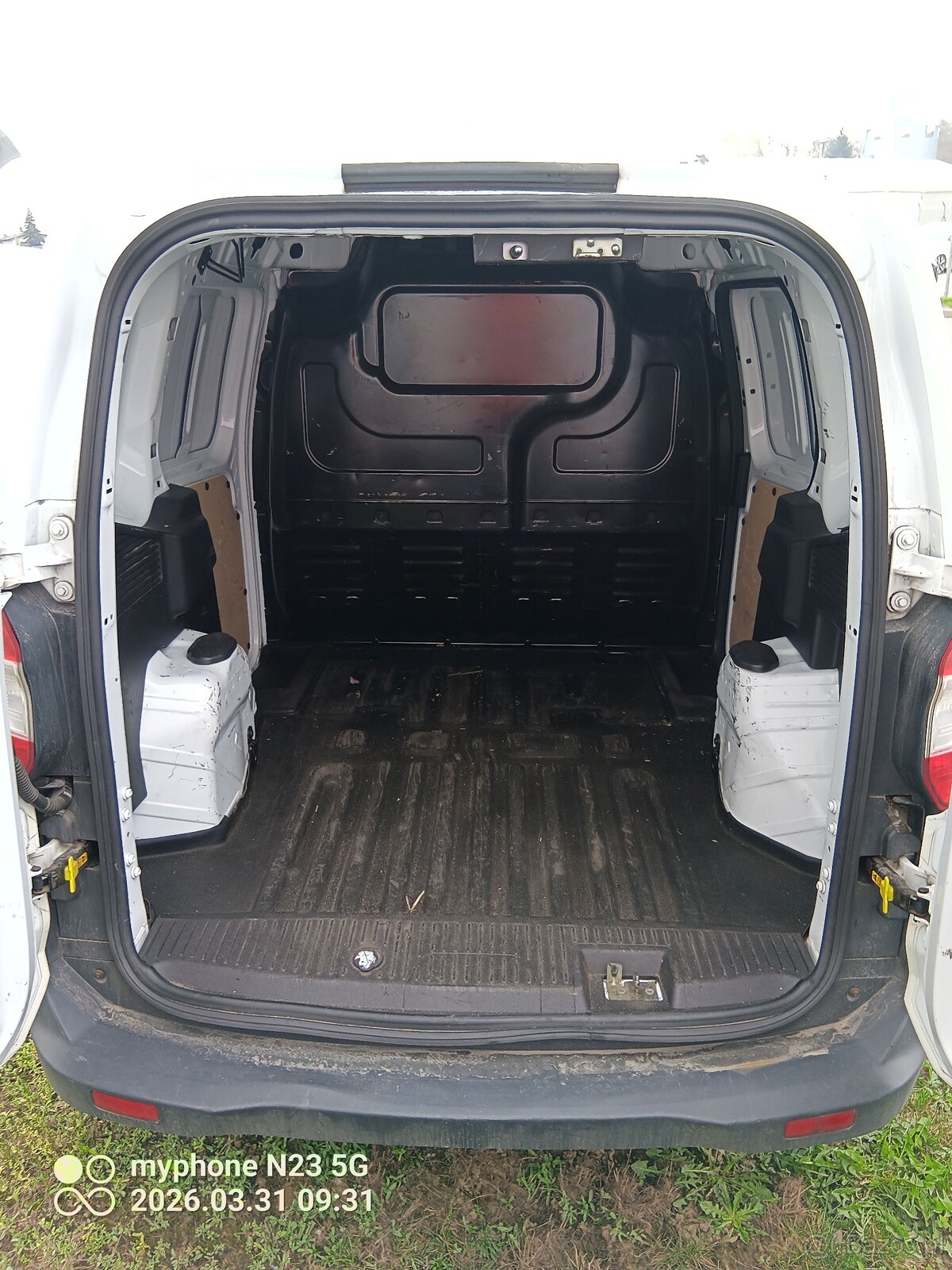 Ford Transit Courier - 5