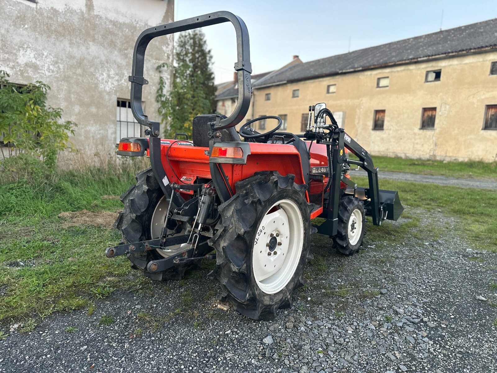 KUBOTA GL240 z ładowarka - 5