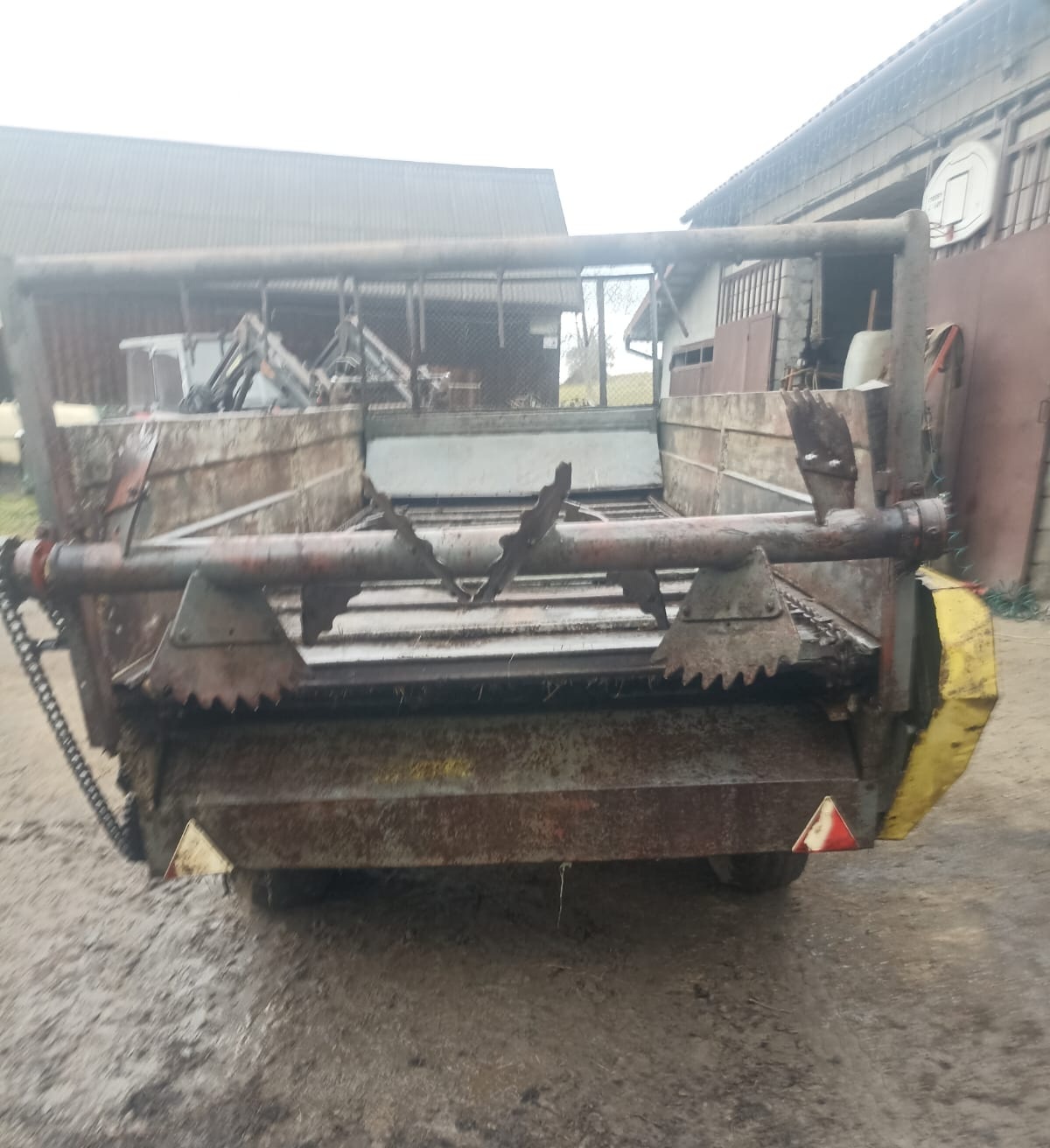 Rozrzutnik obornika dwuosiowy Agromet Czarna Białostocka 4t - 5