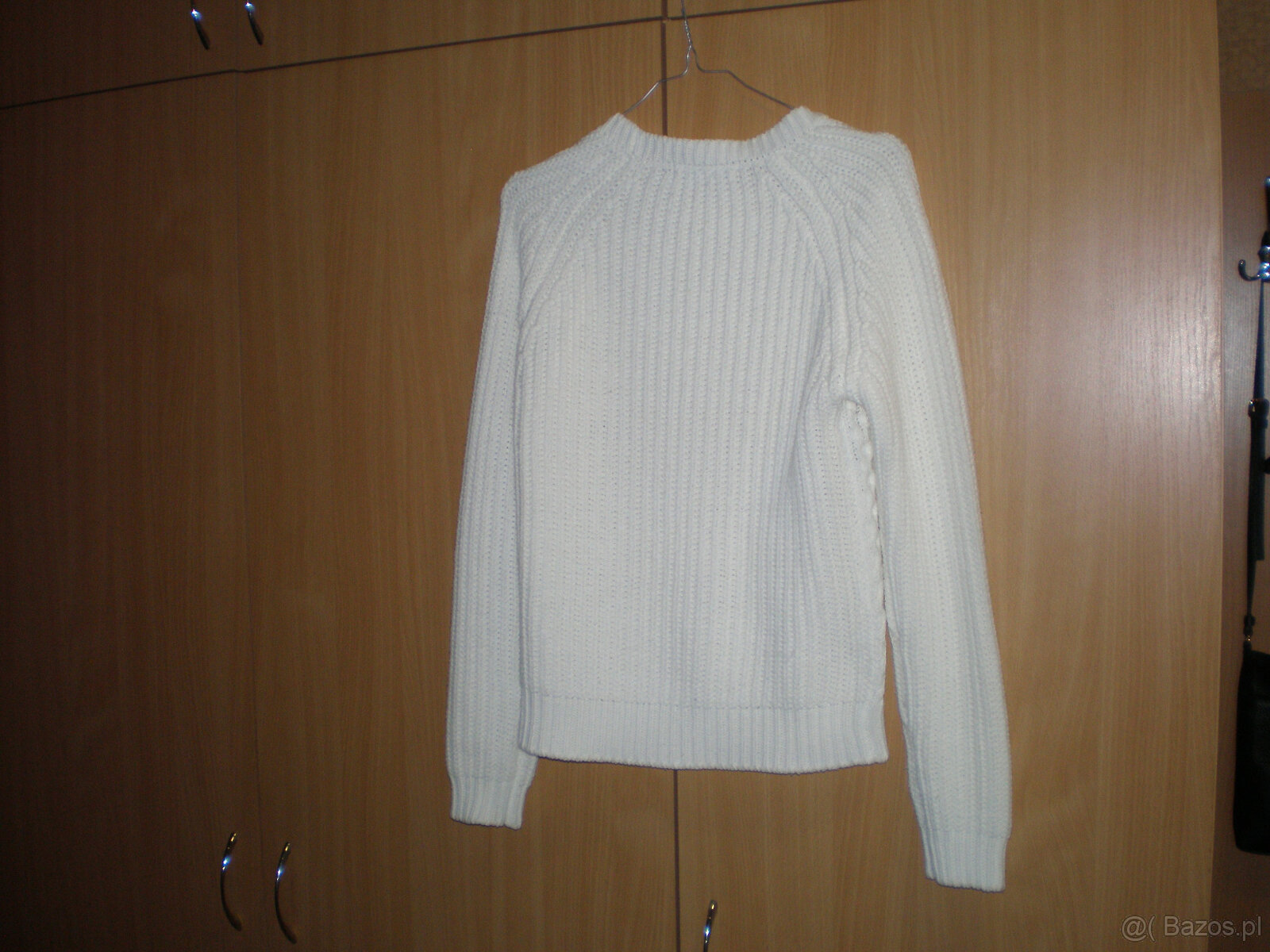 Używany biały sweter damski w rozmiarze S. - 5