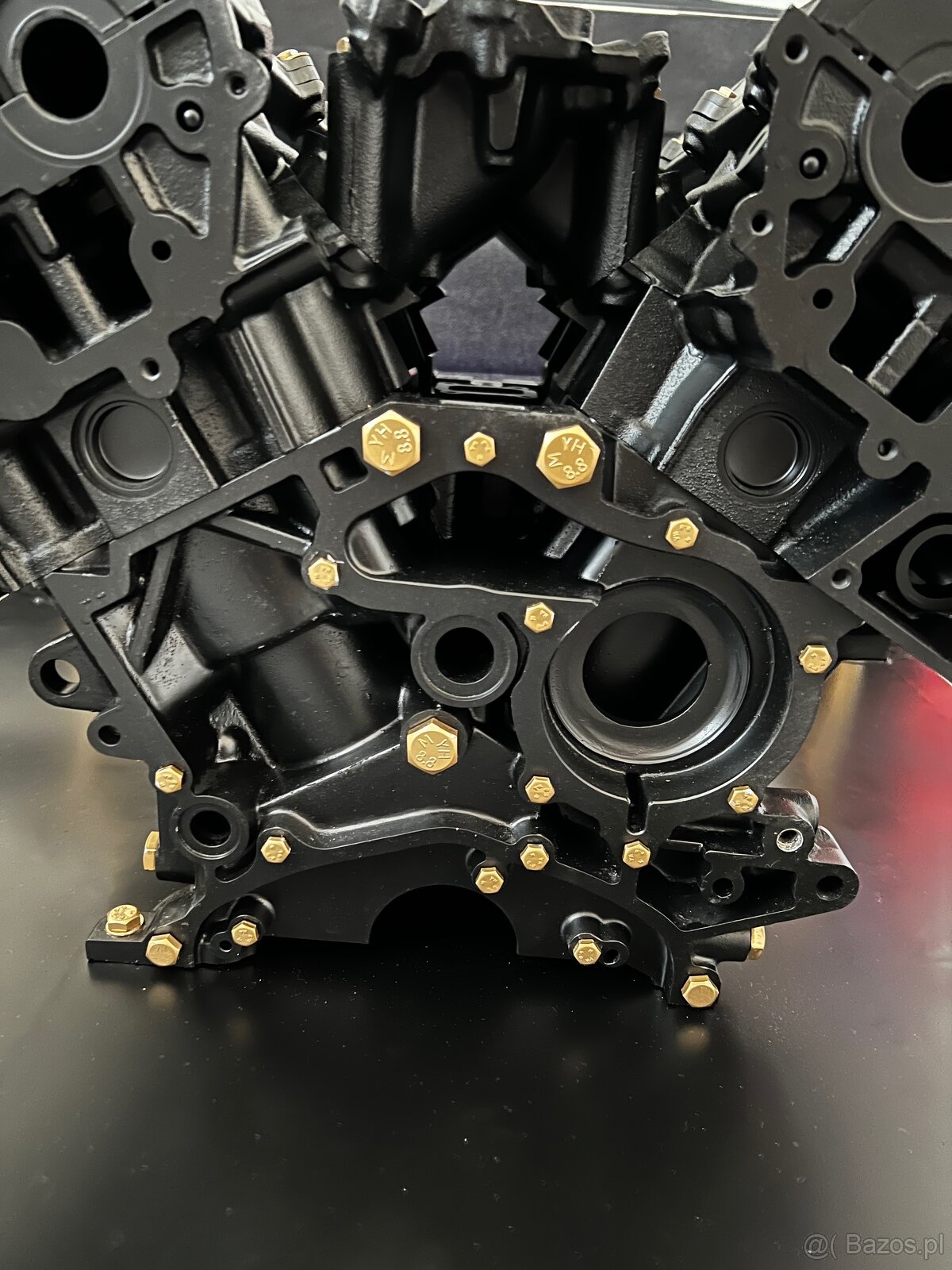 Unikalny designerski stolik wykonany z silnika Nissan V6 - 5