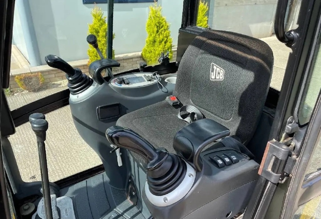 Sprzedam minikoparkę jcb 8018 |19KM-14.2 kW,1590kg| - 5