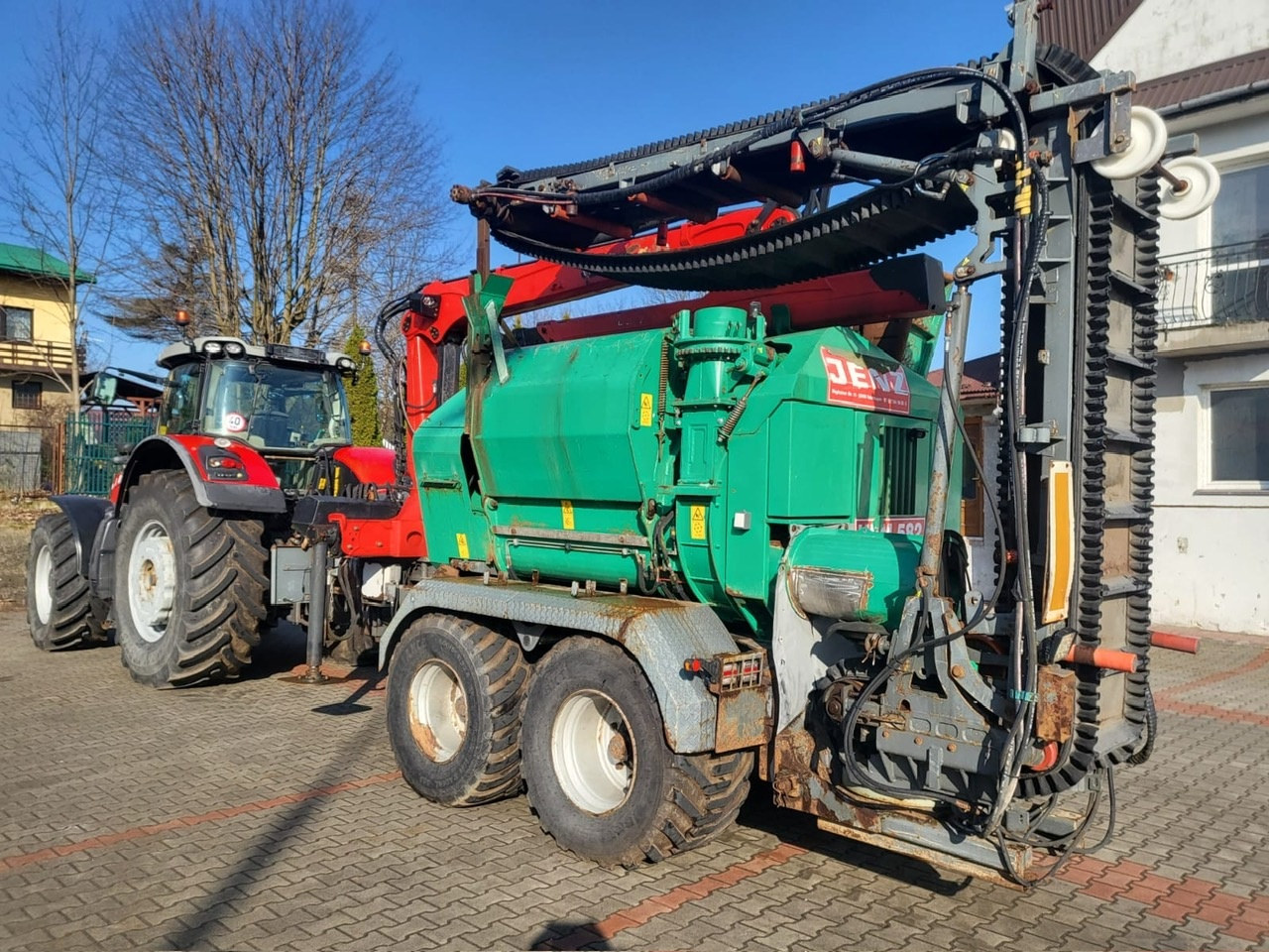Rębak Jenz 582 z Ciągnikiem Massey Ferguson 8680 - 5
