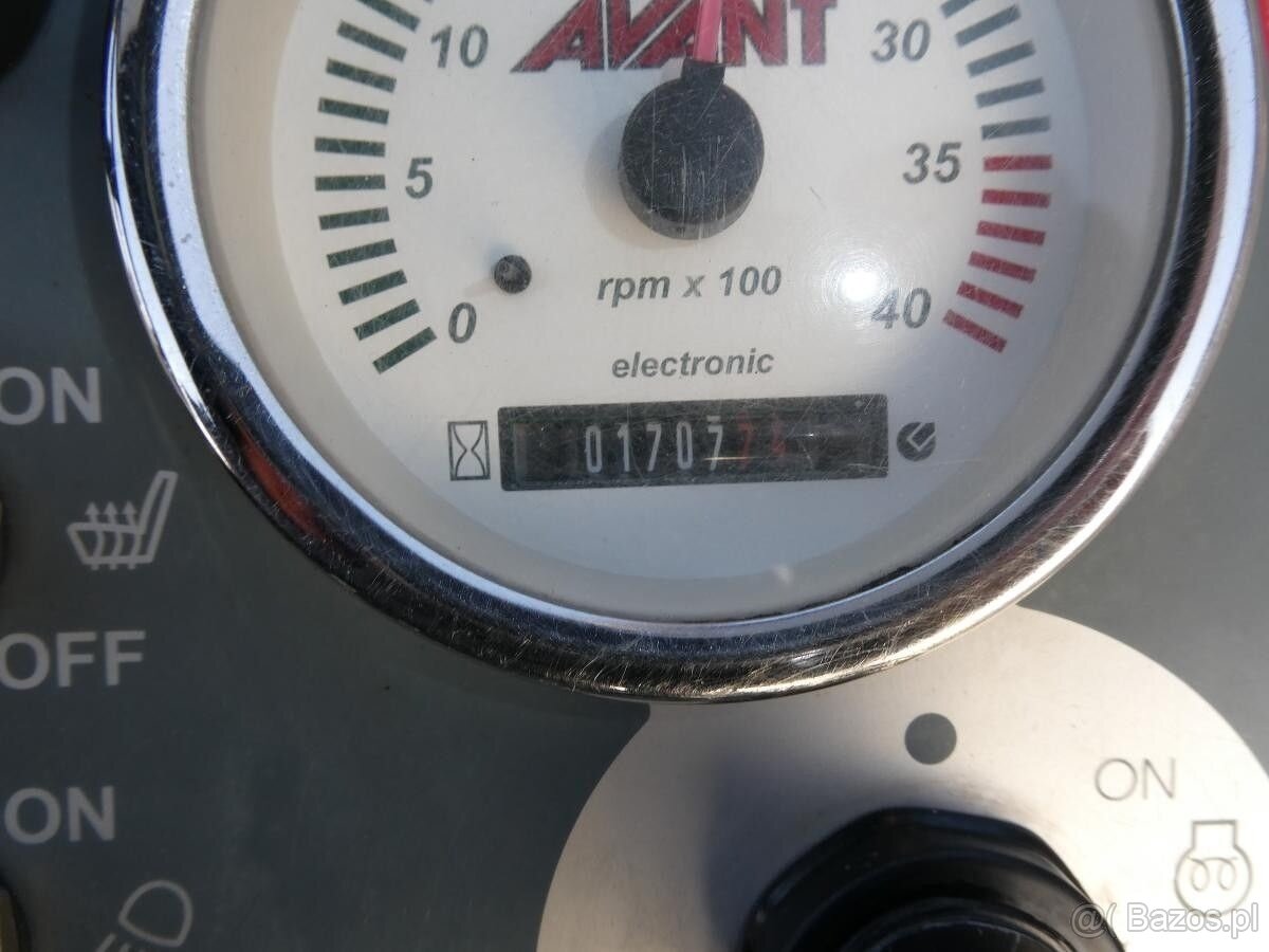 Ładowarka Avant 520 ze Maszyna Do Miotły, łyżką i widłami do - 5