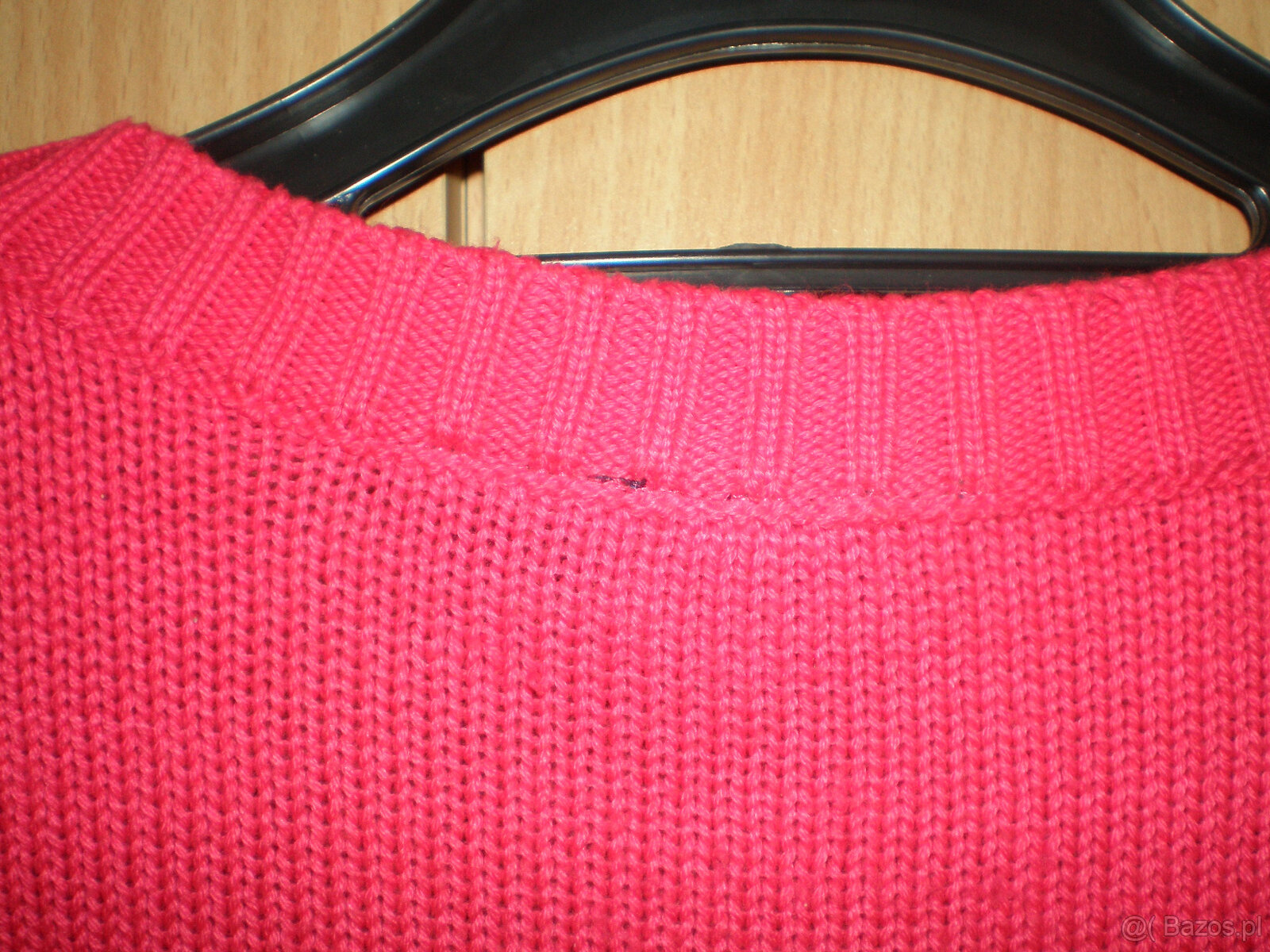 Sprzedam używany sweter damski w kolorze czerwonym, rozmiar - 5