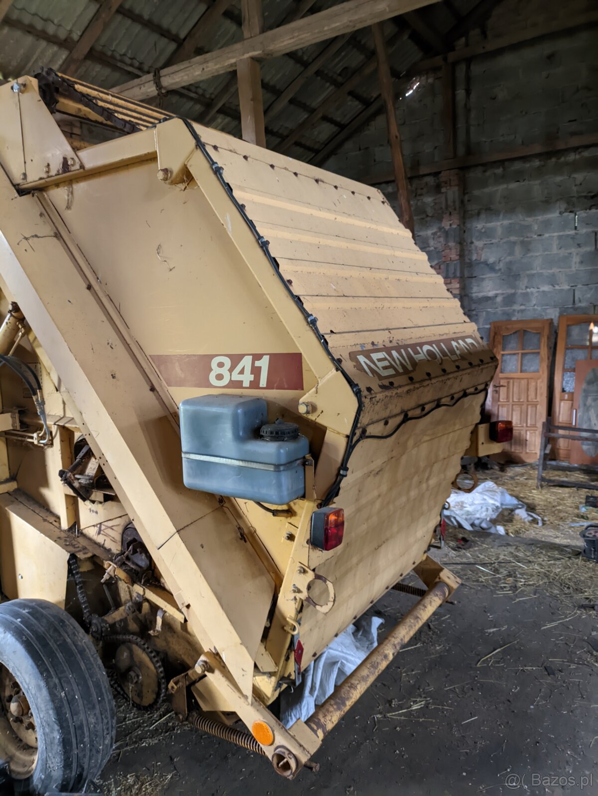 Presa New Holland 841 - 5