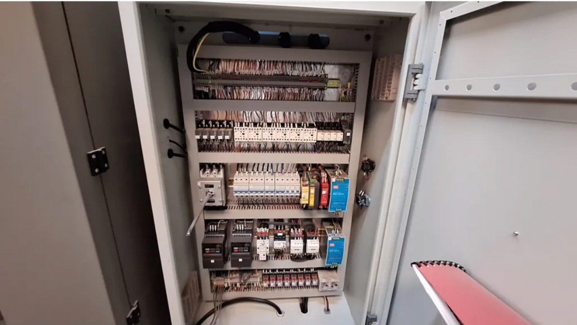 Prasa krawędziowa CNC 160 t, długość gięcia 3200 mm, 2 osie - 5