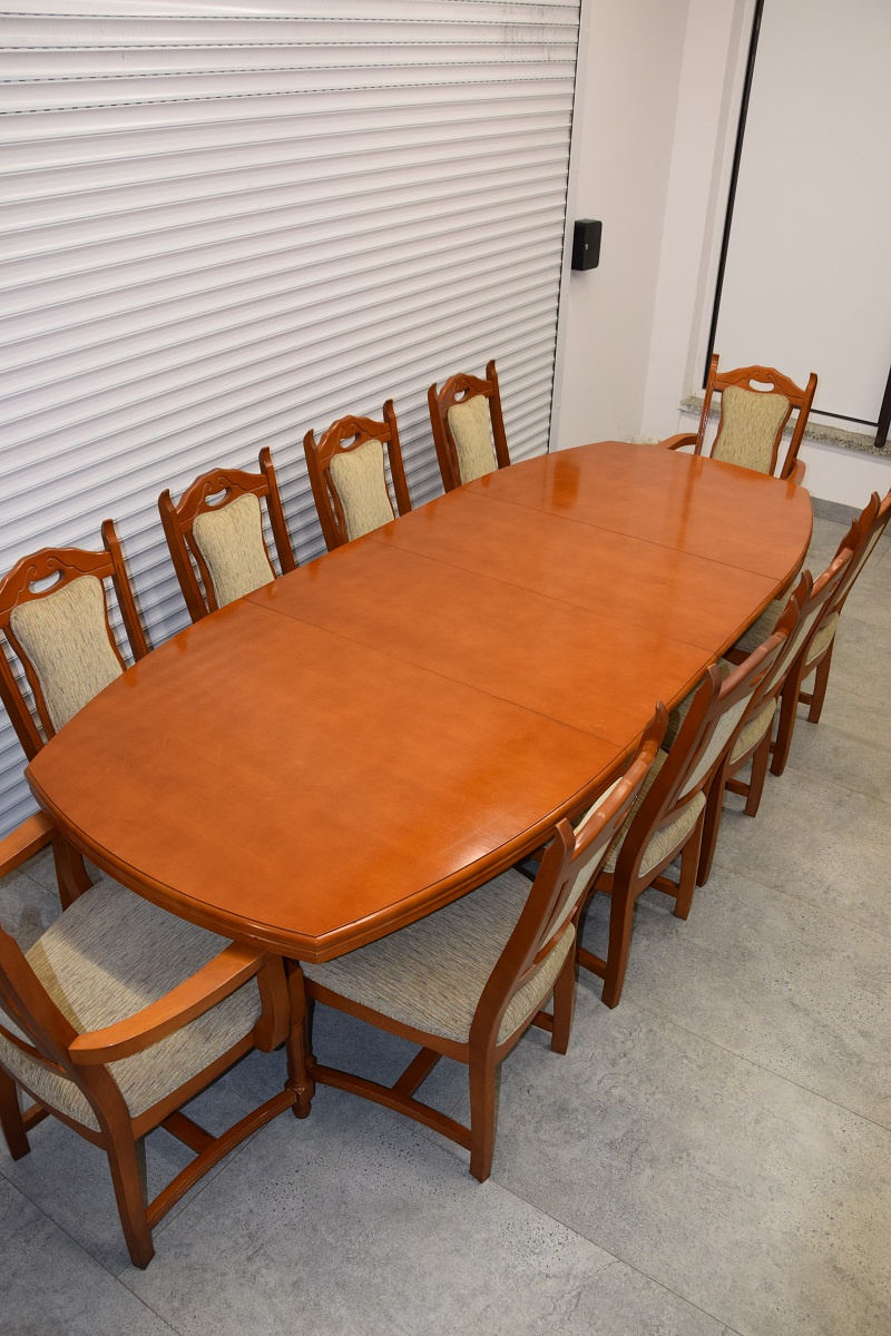 stół rozkładany i 10 krzeseł - 5