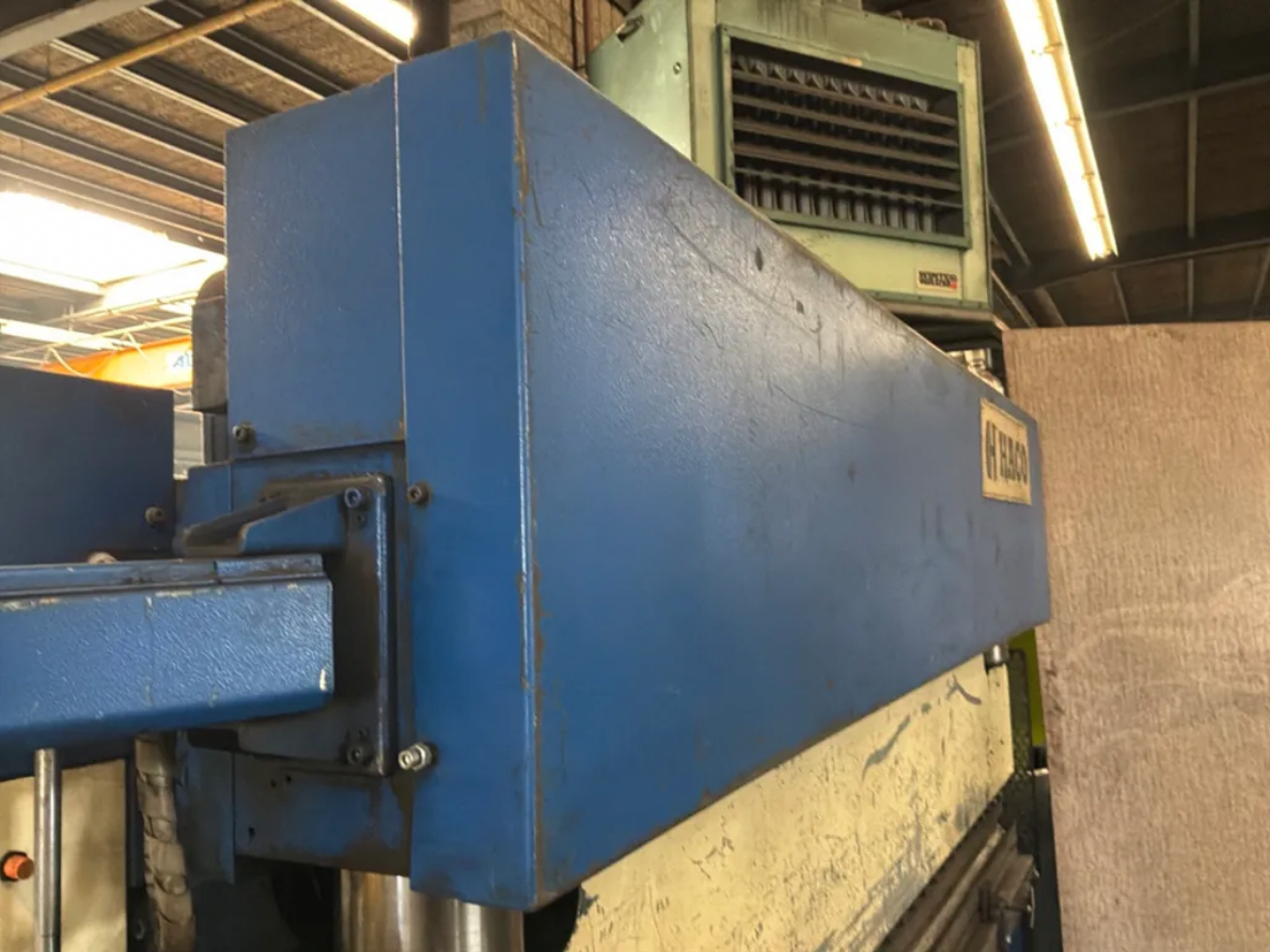 Hydrauliczna prasa krawędziowa 135 t, długość gięcia 3000 mm - 5