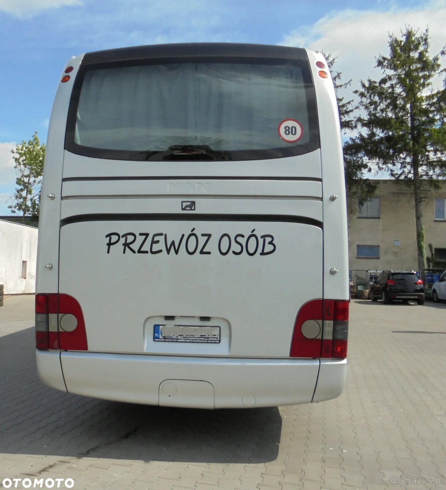MAN R07 Lions Coach - 5