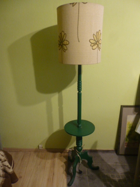 Lampa podłogowa w stylu vintage z wbudowanym stolikiem i aba - 5