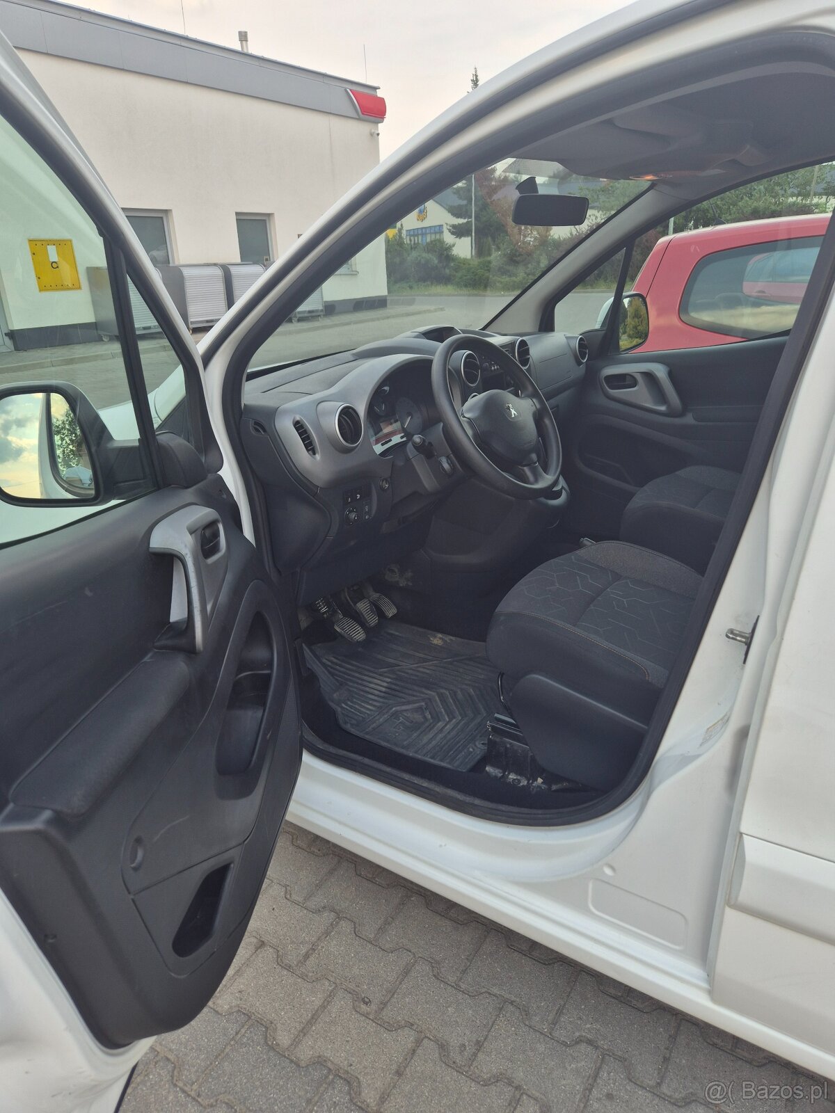 Sprzedam samochód Peugeot Partner 1.6 HDi z 2018 roku - 5