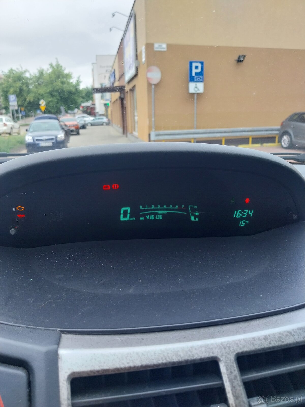 sprzedam uszkodzoną toyotę yaris 2 z 2009 roku - 5