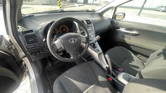 Toyota Auris 1.6 Benzyna Automat - 5