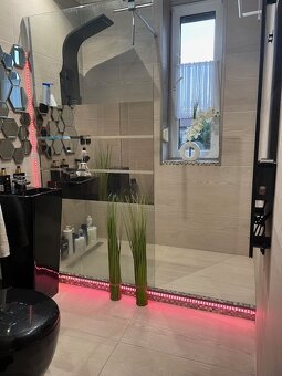 Dom z warsztatem serwisu ogumienia i basenem . Książenice gm - 5