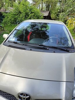 Yaris - 5