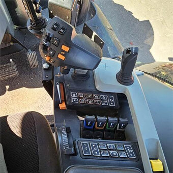 Valtra S394, rok 2018 traktor , jak nowy z USA - 5