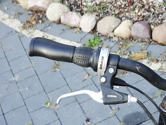 Klasyczny niemiecki rower miejski MIFA z prostą ramą, bagażn - 5