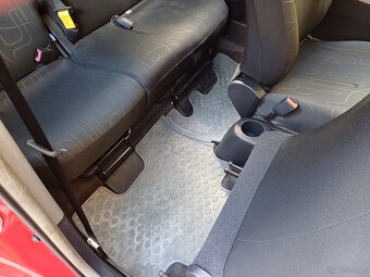 Toyota Yaris 1,0 - 5