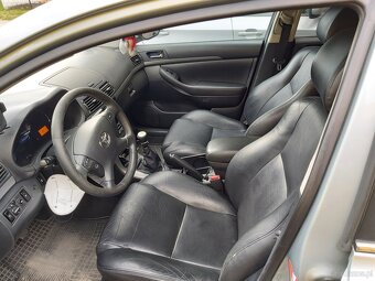 Sprzedam toyote avesis t25 kombi rok 2007diesel - 5