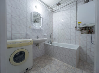 Sprzedam mieszkanie 2 pokoje 42,3m2 , piwnica 5m2 - 5