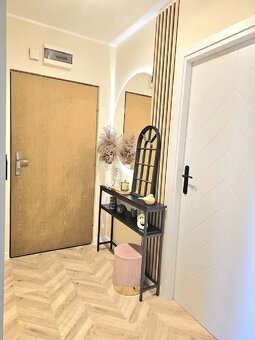 3 pokoje, 51.60m2, balkon, I piętro, po remoncie, Os. Korcza - 5