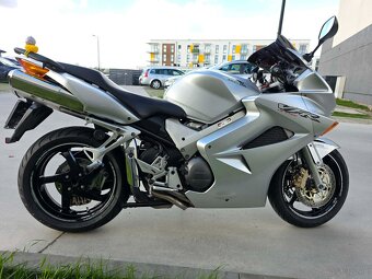 Honda VFR800 VTEC - 5