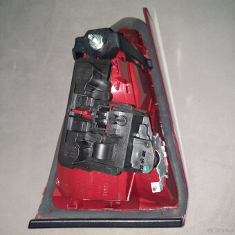 Sprzedam: oryginalna lampa (prawy tył ) --Audi A4 B8 (Sedan) - 5