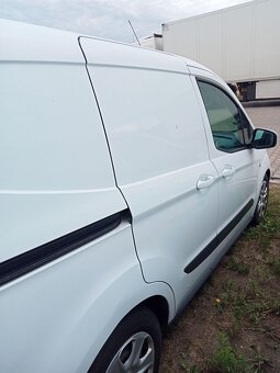 Ford Transit Courier 1.5 - 5
