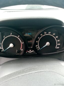 Ford Transit Courier 1.5 - 5