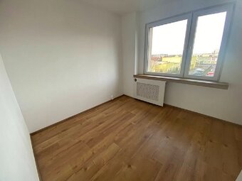 3 pokoje, 63m2, balkon, II piętro, winda, po remoncie, Os. D - 5