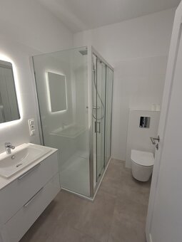 2 pokoje, 47m2, II piętro, winda, duży balkon, parking, os. - 5