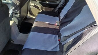 Samochód osobowy Mazda323F - 5