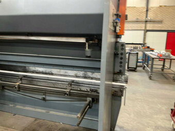 Hydrauliczna prasa krawędziowa CNC 70 t,gięcia 2500 mm,7 osi - 5