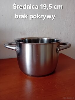 Zestaw różnych garnków oraz dodatki - 5