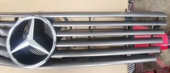 Mercedes R129 Grill - Atrapa uszkodzony - 5