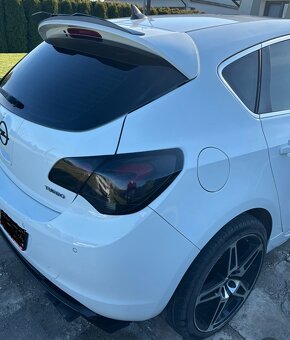 Opel Astra J 1.6T 2011 hatchback - 5