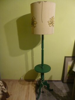 Lampa podłogowa w stylu vintage z wbudowanym stolikiem i aba - 5