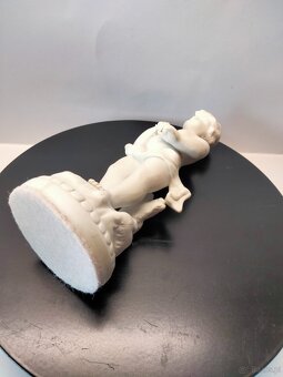 Stara sygnowana porcelana figura Putto - 5