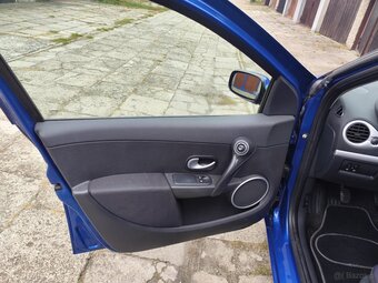 Sprzedam samochód osobowy marki Renault Clio III - 5