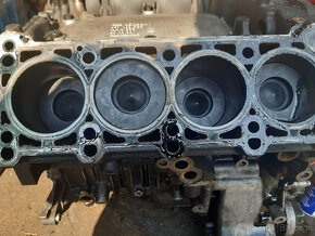 AUDI A8 D2 3.3tdi  224 km  quattro tiptronic - cześci - 5