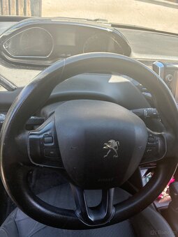 Peugeot 208 - 5