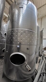 Zbiorniki UNICOM stojące o pojemności 4.500 L - 5
