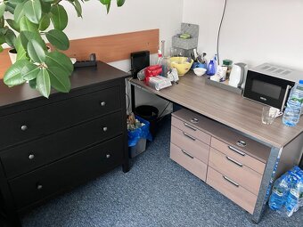 Syndyk sprzeda mienie w postaci mebli i elektroniki - 5