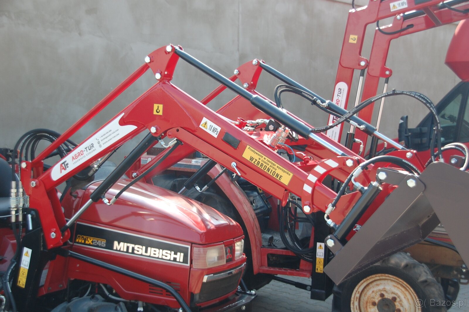 Nowy Ładowacz TUR z Samopoziomowaniem do Traktorów Mitsubish - 6