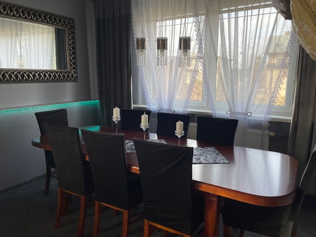 Dom z warsztatem serwisu ogumienia i basenem . Książenice gm - 6