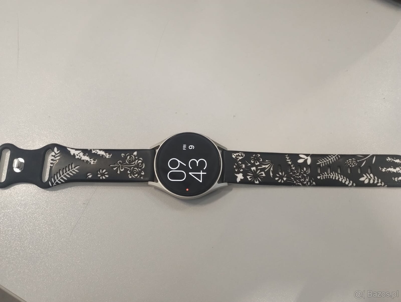 Pakiet ruchomości (TV, smartwatch, odkurzacz) - 6