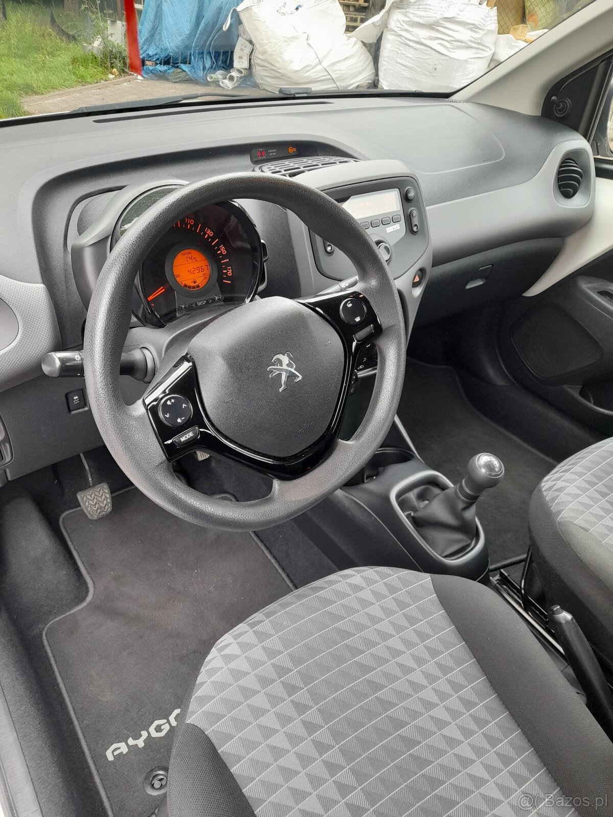 Peugeot 108 1,0 benzyna - 6